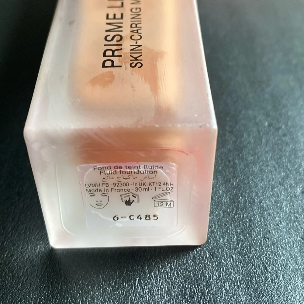 Givenchy Prisme‎ Libre Skin-Caring Matte Foundation 24H Hydration, 6-C485, NWOB